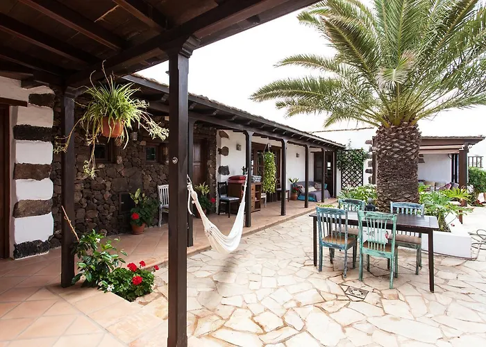 Azulfit Surya Yoga & Pilates Retreat La Oliva